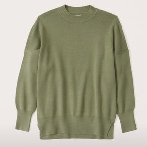 A&F LUXELOFT OVERSIZED CREW SWEATER